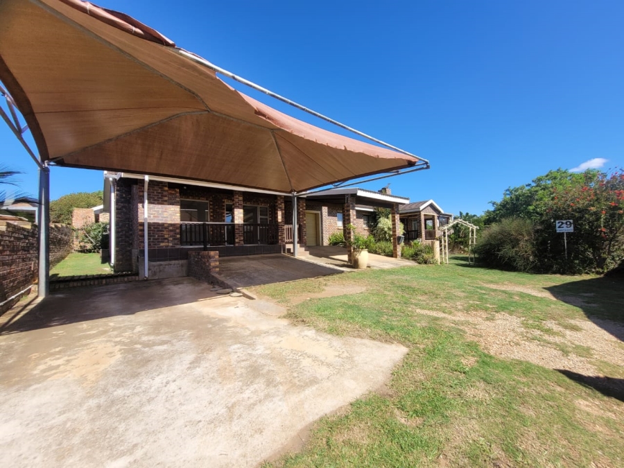 4 Bedroom Property for Sale in Wavecrest Eastern Cape